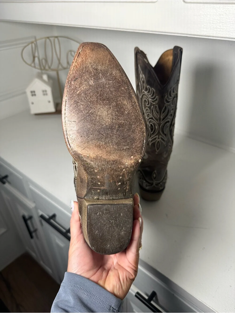 **SOLD**Corral Style Women’s 7.5 Brown Embroidered Cowboy Boots Distressed - Picture 8 of 9